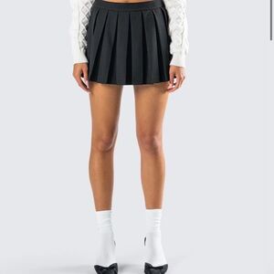 Finesse Supriya Black Pleated Mini Skirt